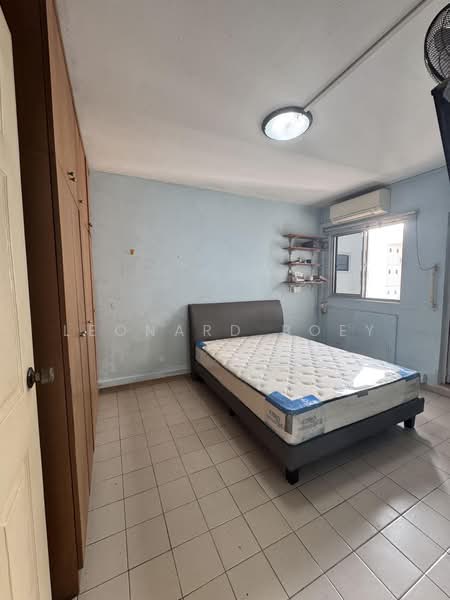 260 Bukit Batok East Avenue 4, 260 Bukit Batok East Avenue 4, Dairy Farm / Bukit Panjang / Choa Chu Kang, 2 Bedrooms, 786 sqft, HDB Flat For Sale, by Leonard Boey, 500193385 - Bedroom - PropertyGuru.com.sg