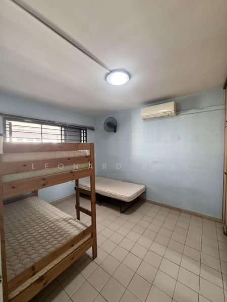 260 Bukit Batok East Avenue 4, 260 Bukit Batok East Avenue 4, Dairy Farm / Bukit Panjang / Choa Chu Kang, 2 Bedrooms, 786 sqft, HDB Flat For Sale, by Leonard Boey, 500193385 - Bedroom - PropertyGuru.com.sg