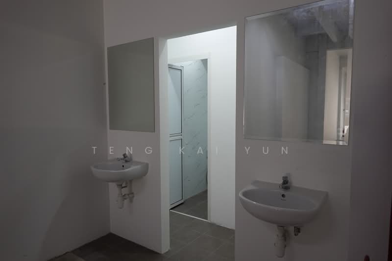 ☆ HIGH-FOOTFALL F&B Shop Unit for Rent ☆, , 1,650 sqft, Shop / Shophouse For Rent, by Teng Kai Yun, 500193391 - Bathroom - CommercialGuru.com.sg