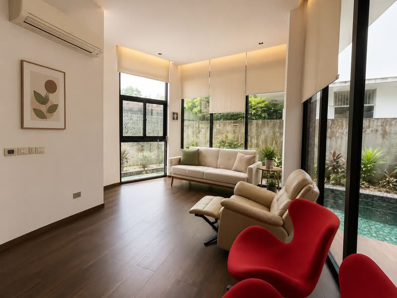 Hua Guan Garden, Hua Guan Crescent, 6 Bedrooms, 9,500 sqft, Semi-Detached House For Sale, by Jasmine Ye, 500193392 - Living Room - PropertyGuru.com.sg