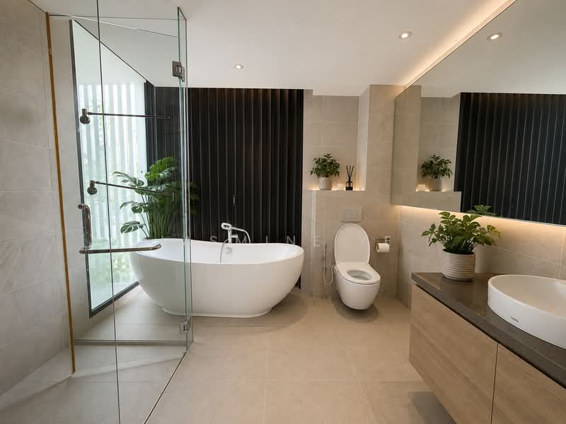 Hua Guan Garden, Hua Guan Crescent, 6 Bedrooms, 9,500 sqft, Semi-Detached House For Sale, by Jasmine Ye, 500193392 - Bathroom - PropertyGuru.com.sg