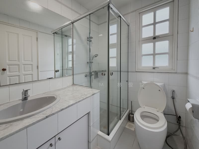 Bungalow nestled in a quiet GCBA enclave, Minutes Walk to KAP MRT, Amenities & Grocer, Yarwood Avenue, 6 Bedrooms, 7,000 sqft, Bungalow House For Rent, by Jay Lim 林俊哲, 500193393 - Bathroom - PropertyGuru.com.sg