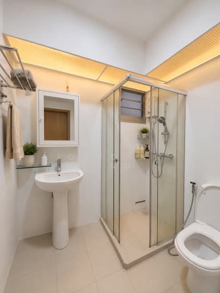 439B Bukit Batok West Avenue 8, 439B Bukit Batok West Avenue 8, 3 Bedrooms, 1,216 sqft, HDB Flat For Sale, by Joavonne Tang, 500193407 - Bathroom - PropertyGuru.com.sg