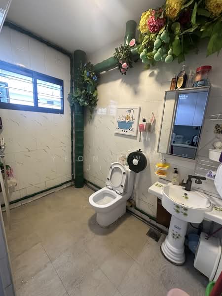 539 Woodlands Drive 16, 539 Woodlands Drive 16, Room Rental, 120 sqft, HDB Flat For Rent, by Yeong Wei Jian, 500193420 - Common Bathroom - PropertyGuru.com.sg