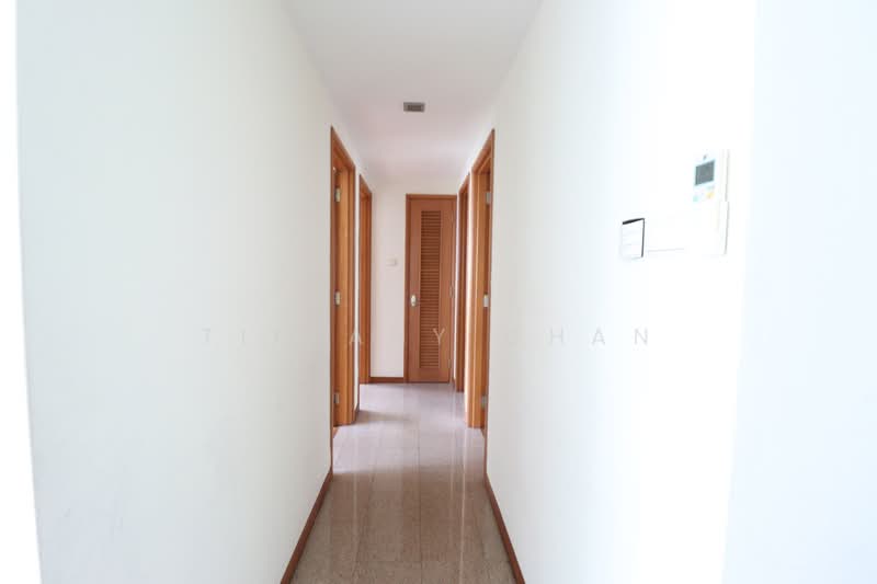 Queens, 16 Stirling Road, 3 Bedrooms, 1,194 sqft, Condominium For Sale, by Tiffany Chan, 500193423 - Corridor - PropertyGuru.com.sg