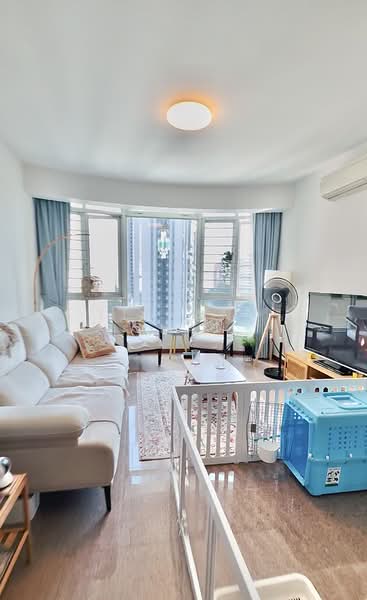 Queens, 16 Stirling Road, 3 Bedrooms, 1,194 sqft, Condominium For Sale, by Tiffany Chan, 500193423 - Living Room - PropertyGuru.com.sg