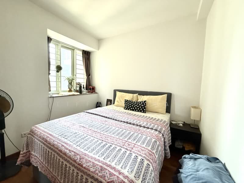 Queens, 16 Stirling Road, 3 Bedrooms, 1,194 sqft, Condominium For Sale, by Tiffany Chan, 500193423 - Bedroom - PropertyGuru.com.sg
