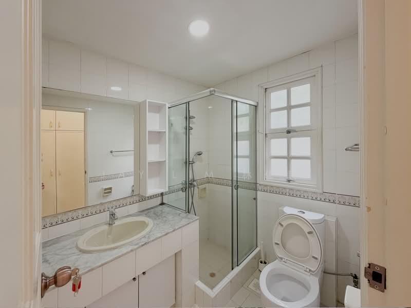 Bungalow in GCB Area along Bukit Timah Road, Convenient and Accessible. Quiet, Hua Guan / Binjai Park / Yarwood Avenue / Swiss Club Road, 6 Bedrooms, 6,888 sqft, Good Class Bungalow For Rent, by Jay Lim 林俊哲, 500193425 - Bathroom - PropertyGuru.com.sg