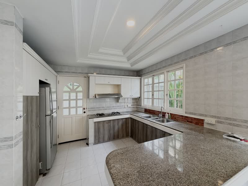Bungalow in GCB Area along Bukit Timah Road, Convenient and Accessible. Quiet, Hua Guan / Binjai Park / Yarwood Avenue / Swiss Club Road, 6 Bedrooms, 6,888 sqft, Good Class Bungalow For Rent, by Jay Lim 林俊哲, 500193425 - Kitchen - PropertyGuru.com.sg
