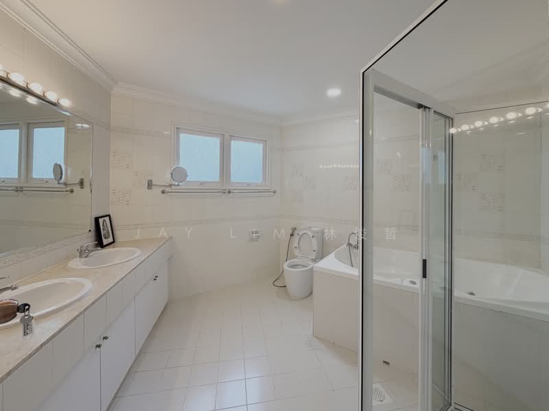 Bungalow in GCB Area along Bukit Timah Road, Convenient and Accessible. Quiet, Hua Guan / Binjai Park / Yarwood Avenue / Swiss Club Road, 6 Bedrooms, 6,888 sqft, Good Class Bungalow For Rent, by Jay Lim 林俊哲, 500193425 - Bathroom - PropertyGuru.com.sg