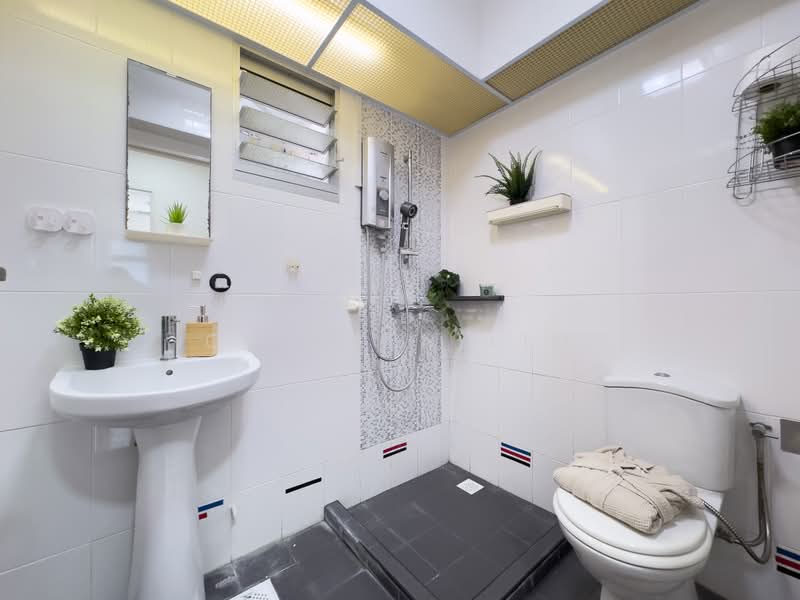 163A Rivervale Crescent, 163A Rivervale Crescent, 3 Bedrooms, 1,001 sqft, HDB Flat For Sale, by Colleen Lim, 500193428 - Bathroom - PropertyGuru.com.sg