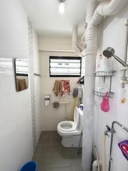 845 Woodlands Street 82, 845 Woodlands Street 82, 3 Bedrooms, 904 sqft, HDB Flat For Sale, by Jose Loh Zhenhao, 500193431 - Bathroom - PropertyGuru.com.sg