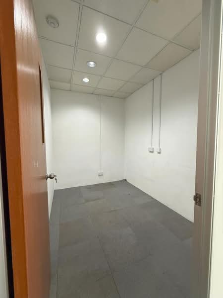 King George's Building, 320-352 King George's Avenue, 1,625 sqft, Light Industrial (B1) For Rent, by Hong Jie Tan, 500193436 - Interior - CommercialGuru.com.sg