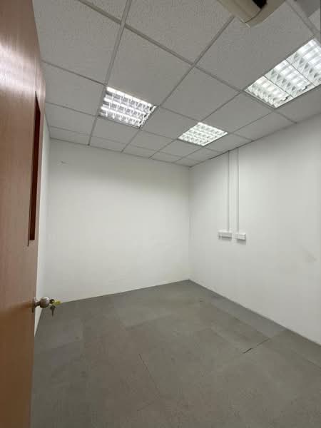 King George's Building, 320-352 King George's Avenue, 1,625 sqft, Light Industrial (B1) For Rent, by Hong Jie Tan, 500193436 - Interior - CommercialGuru.com.sg