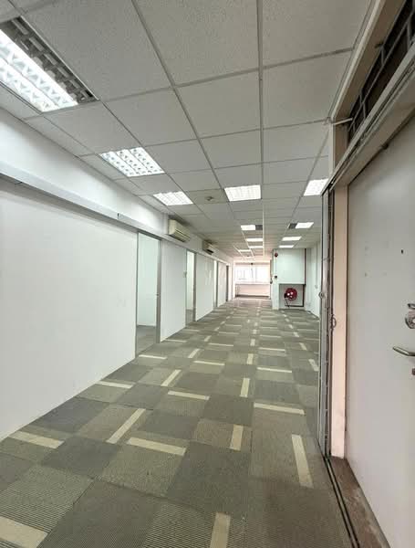 King George's Building, 320-352 King George's Avenue, 1,625 sqft, Light Industrial (B1) For Rent, by Hong Jie Tan, 500193436 - Corridor - CommercialGuru.com.sg