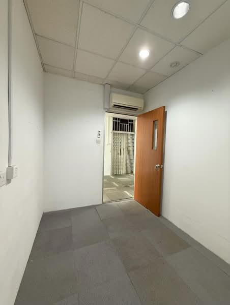 King George's Building, 320-352 King George's Avenue, 1,625 sqft, Light Industrial (B1) For Rent, by Hong Jie Tan, 500193436 - Interior - CommercialGuru.com.sg