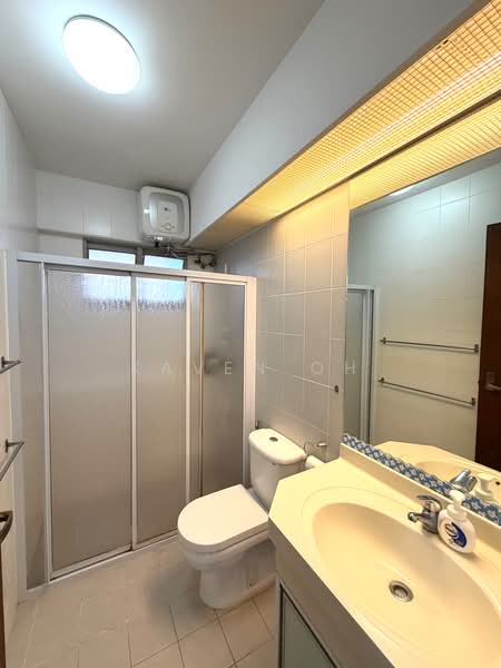 275D Compassvale Link, 275D Compassvale Link, 3 Bedrooms, 990 sqft, HDB Flat For Sale, by Kaven Oh, 500193453 - Common Bathroom - PropertyGuru.com.sg