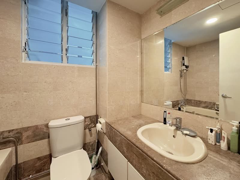 Tanjong Ria Condominium, 121 Tanjong Rhu Road, 2 Bedrooms, 808 sqft, Condominium For Sale, by Gerri Teo 张蕙荧, 500193461 - Master Bathroom - PropertyGuru.com.sg
