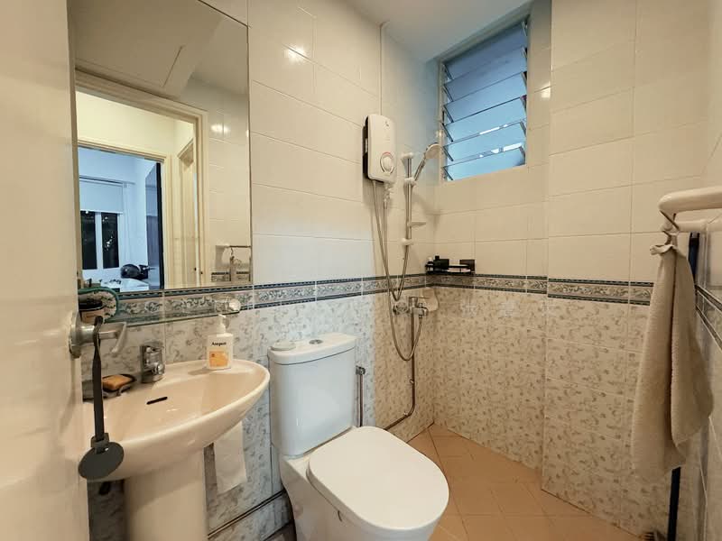 Tanjong Ria Condominium, 121 Tanjong Rhu Road, 2 Bedrooms, 808 sqft, Condominium For Sale, by Gerri Teo 张蕙荧, 500193461 - Common Bathroom - PropertyGuru.com.sg