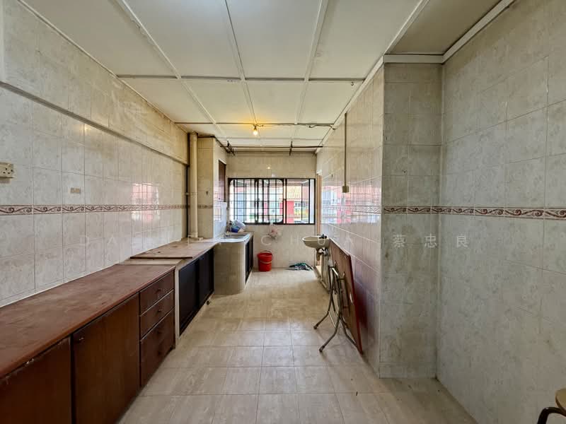349 Jurong East Avenue 1, 349 Jurong East Avenue 1, 2 Bedrooms, 936 sqft, HDB Flat For Sale, by Darren Chua 蔡忠良, 500193468 - Kitchen - PropertyGuru.com.sg
