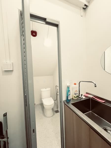 111 Jalan Bukit Merah, Jalan Bukit Merah, 1,314 sqft, Shop / Shophouse For Sale, by Mark Goh, 500193470 - Bathroom - CommercialGuru.com.sg