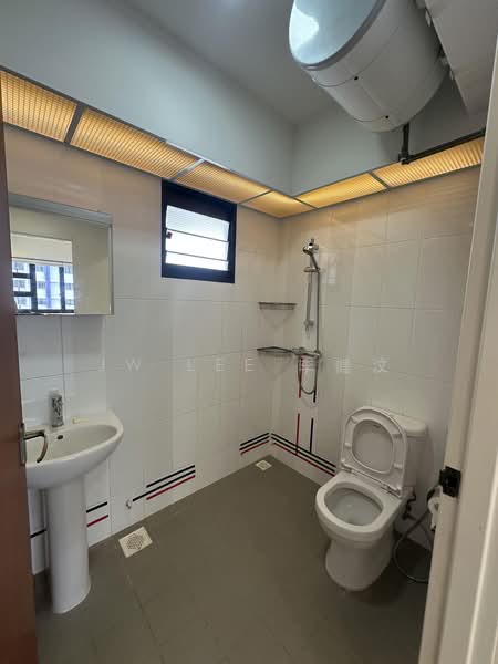 31 Ghim Moh Link, 31 Ghim Moh Link, 3 Bedrooms, 1,001 sqft, HDB Flat For Sale, by JW Lee 李健汶, 500193474 - Bathroom - PropertyGuru.com.sg