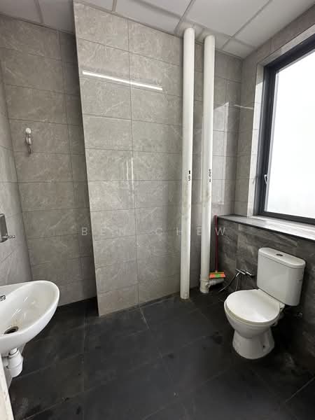 REVV, 1 Corporation Drive, 1,755 sqft, Factory / Workshop (B2) For Sale, by Ben Chew, 500193489 - Bathroom - CommercialGuru.com.sg