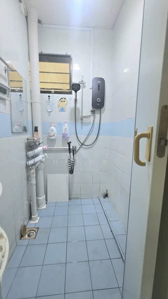 26 New Upper Changi Road, 26 New Upper Changi Road, 2 Bedrooms, 710 sqft, HDB Flat For Sale, by Jose Loh Zhenhao, 500193503 - Bathroom - PropertyGuru.com.sg
