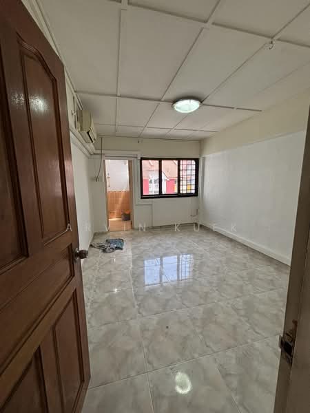 349 Jurong East Avenue 1, 349 Jurong East Avenue 1, 2 Bedrooms, 936 sqft, HDB Flat For Sale, by Arvin Kuek, 500193506 - Interior - PropertyGuru.com.sg