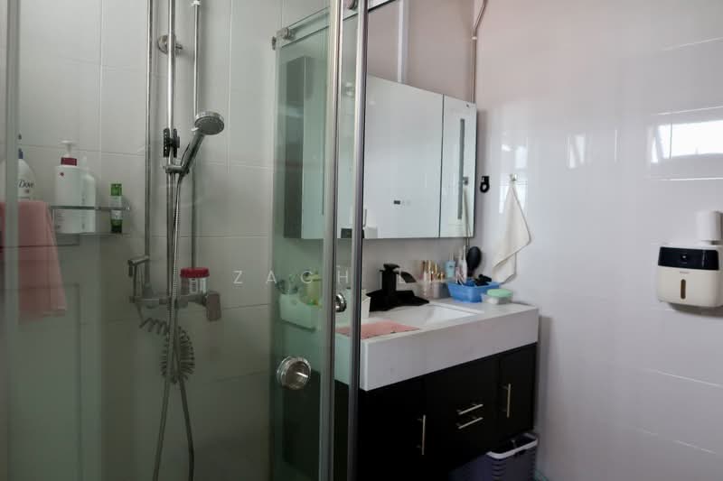 470 Jurong West Street 41, 470 Jurong West Street 41, 3 Bedrooms, 1,604 sqft, HDB Flat For Sale, by Zach Lin, 500193517 - Bathroom - PropertyGuru.com.sg