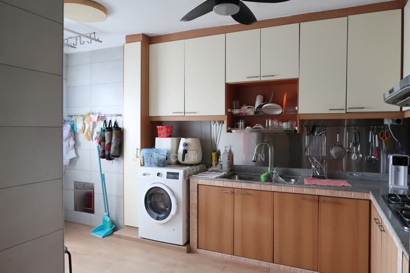 470 Jurong West Street 41, 470 Jurong West Street 41, 3 Bedrooms, 1,604 sqft, HDB Flat For Sale, by Zach Lin, 500193517 - Kitchen - PropertyGuru.com.sg