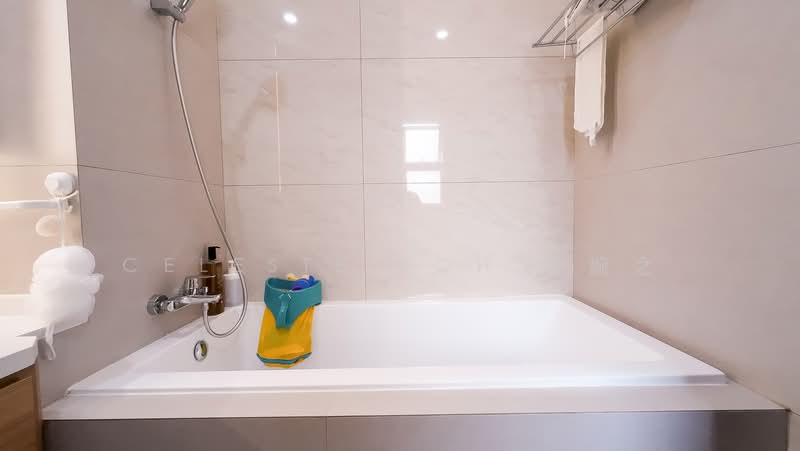 Grosvenor View, 3 Lengkong Empat, 3 Bedrooms, 1,780 sqft, Condominium For Rent, by Celeste Loh 羅婉之, 500193521 - Bathroom - PropertyGuru.com.sg