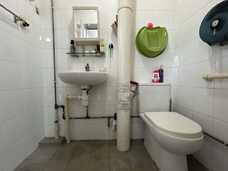 106 Yishun Ring Road, 106 Yishun Ring Road, 2 Bedrooms, 882 sqft, HDB Flat For Sale, by Melissa Leong, 500193525 - Bathroom - PropertyGuru.com.sg