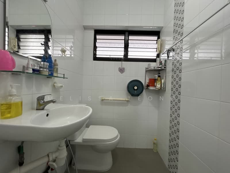 106 Yishun Ring Road, 106 Yishun Ring Road, 2 Bedrooms, 882 sqft, HDB Flat For Sale, by Melissa Leong, 500193525 - Bathroom - PropertyGuru.com.sg