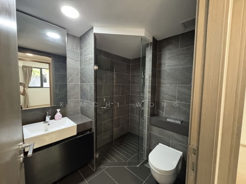 Affinity At Serangoon, , 2 Bedrooms, 775 sqft, Condominium For Rent, by Kimchi Wong, 500193555 - Bathroom - PropertyGuru.com.sg