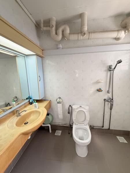 121D Sengkang East Way, 121D Sengkang East Way, 3 Bedrooms, 1,100 sqft, HDB Flat For Rent, by Patrick Nelson, 500193574 - Bathroom - PropertyGuru.com.sg