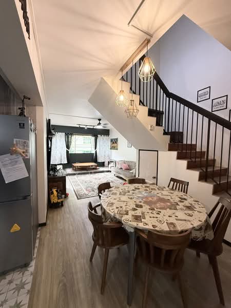 352 Yishun Ring Road, 352 Yishun Ring Road, 3 Bedrooms, 1,571 sqft, HDB Flat For Sale, by Rusydi Yusoff, 500193575 - Living Room - PropertyGuru.com.sg