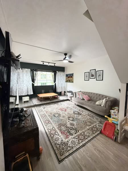 352 Yishun Ring Road, 352 Yishun Ring Road, 3 Bedrooms, 1,571 sqft, HDB Flat For Sale, by Rusydi Yusoff, 500193575 - Living Room - PropertyGuru.com.sg
