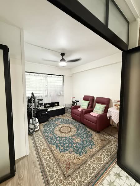 352 Yishun Ring Road, 352 Yishun Ring Road, 3 Bedrooms, 1,571 sqft, HDB Flat For Sale, by Rusydi Yusoff, 500193575 - Living Room - PropertyGuru.com.sg