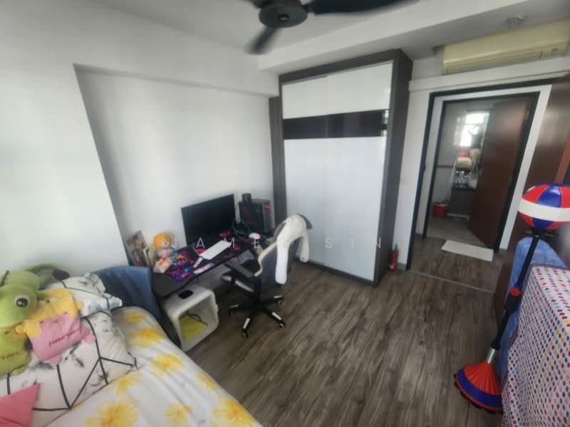 317A Yishun Greenwalk, 317A Yishun Avenue 9, 3 Bedrooms, 990 sqft, HDB Flat For Sale, by James Sin, 500193588 - Bedroom - PropertyGuru.com.sg