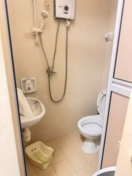 East Meadows, 30 Tanah Merah Kechil Road, Room Rental, 100 sqft, Condominium For Rent, by Marcus Lim, 500193627 - Bathroom - PropertyGuru.com.sg