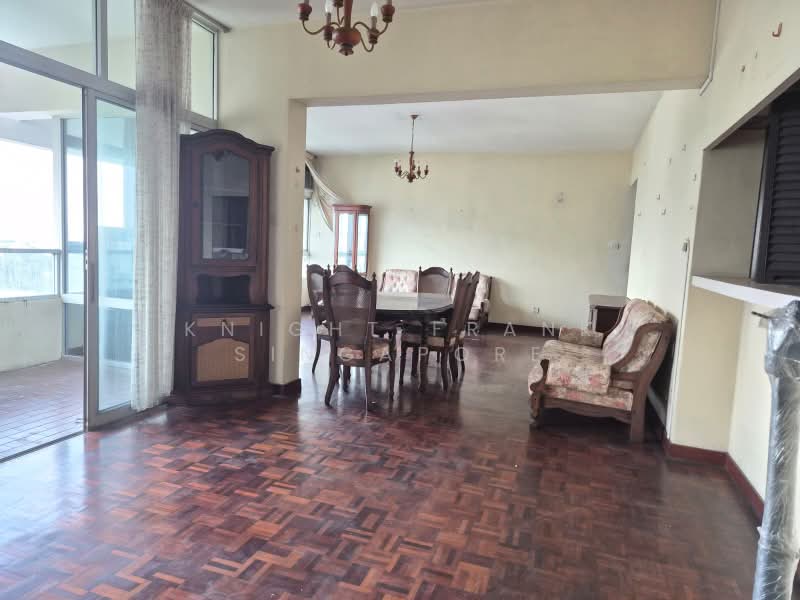 Ridgewood Condominium, 61 Mount Sinai Drive, 4 Bedrooms, 1,873 sqft, Condominium For Sale, by NICOLE LEE, 500193638 - Living Room - PropertyGuru.com.sg