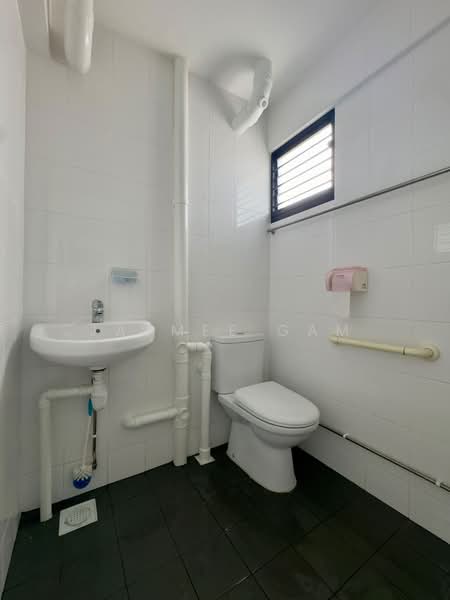 118 Serangoon North Avenue 1, 118 Serangoon North Avenue 1, 3 Bedrooms, 979 sqft, HDB Flat For Sale, by Jaymee Gam, 500193650 - Bathroom - PropertyGuru.com.sg