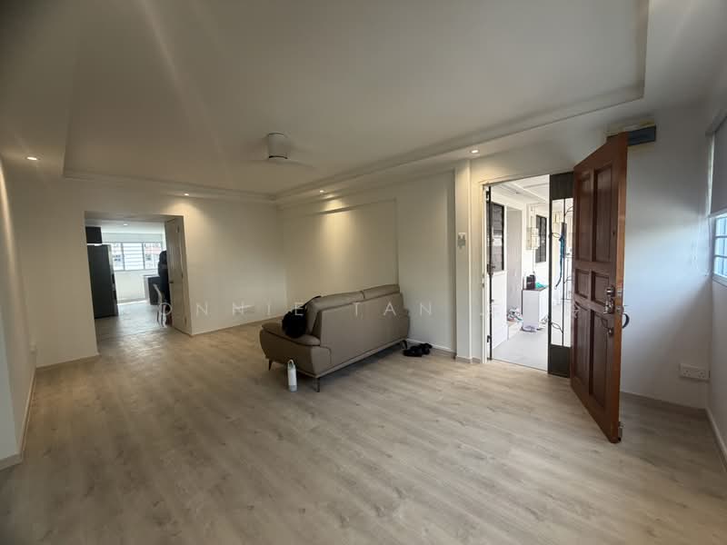 364 Clementi Avenue 2, 364 Clementi Avenue 2, 2 Bedrooms, 720 sqft, HDB Flat For Rent, by Bonnie Tan 陈慧玲, 500193655 - Living Room - PropertyGuru.com.sg