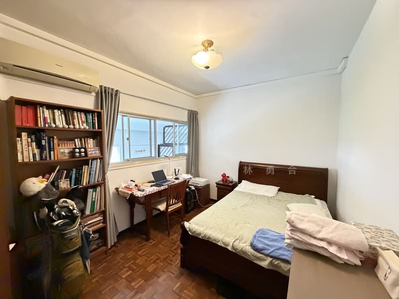 Ridgewood Condominium, 3 Ridgewood Close, 2 Bedrooms, 1,206 sqft, Condominium For Sale, by Eric Lim 林勇合, 500193656 - Bedroom - PropertyGuru.com.sg
