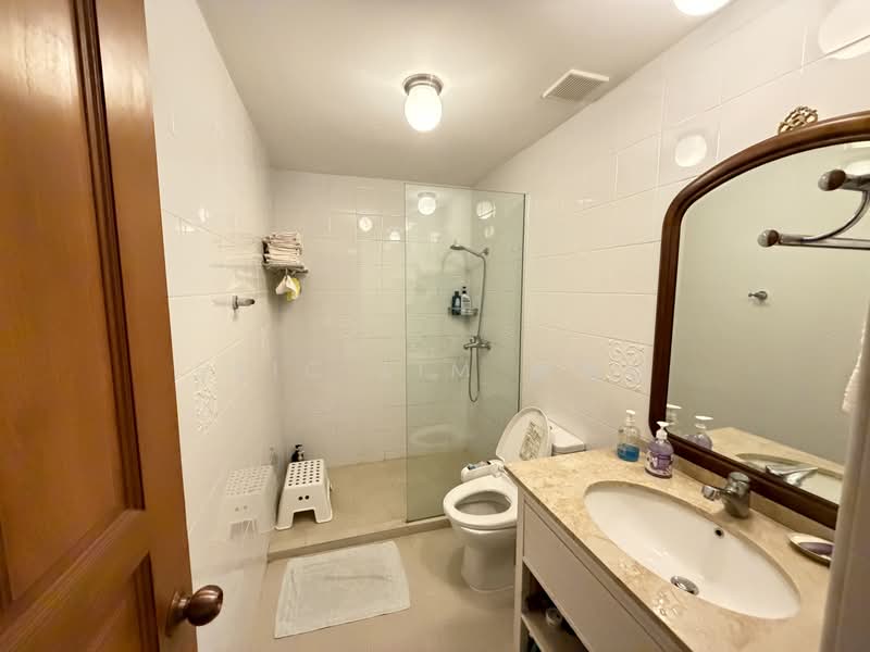 Ridgewood Condominium, 3 Ridgewood Close, 2 Bedrooms, 1,206 sqft, Condominium For Sale, by Eric Lim 林勇合, 500193656 - Bathroom - PropertyGuru.com.sg
