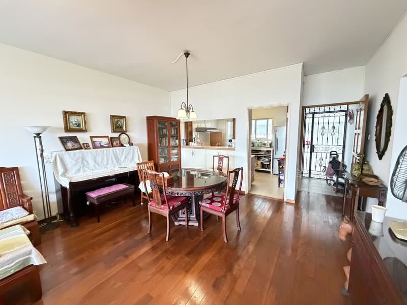 Ridgewood Condominium, 3 Ridgewood Close, 2 Bedrooms, 1,206 sqft, Condominium For Sale, by Eric Lim 林勇合, 500193656 - Living Room - PropertyGuru.com.sg