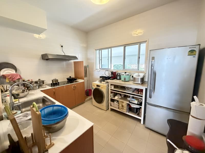 Ridgewood Condominium, 3 Ridgewood Close, 2 Bedrooms, 1,206 sqft, Condominium For Sale, by Eric Lim 林勇合, 500193656 - Kitchen - PropertyGuru.com.sg