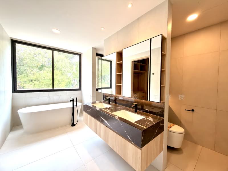 Kheam Hock Road, Kheam Hock Road | Turdo Close | Trevose Crescent | University Road, 7 Bedrooms, 8,532 sqft, Semi-Detached House For Sale, by Jayden Ong 王盛傑, 500193657 - Master bathroom - PropertyGuru.com.sg