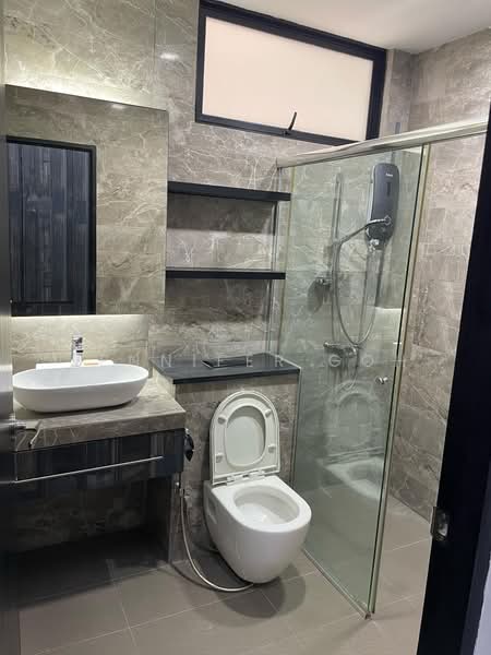 10 Lorong 36 Geylang, , 1 Bedroom, 220 sqft, Semi-Detached House For Rent, by Jennifer Goh, 500193669 - Bathroom - PropertyGuru.com.sg